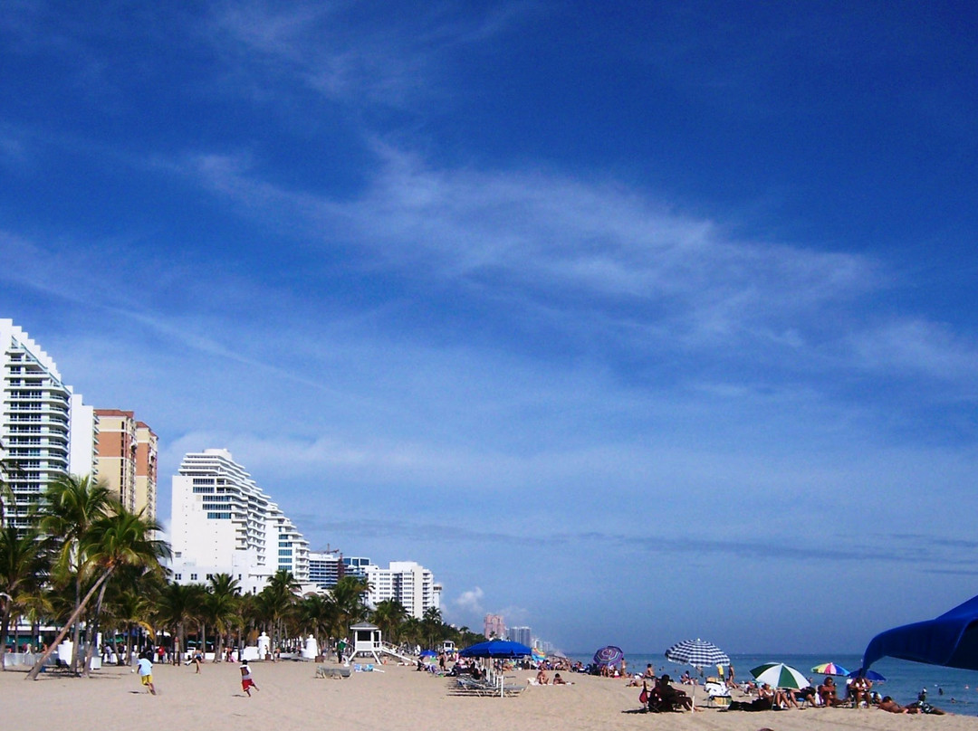 劳德岱尔堡海滩