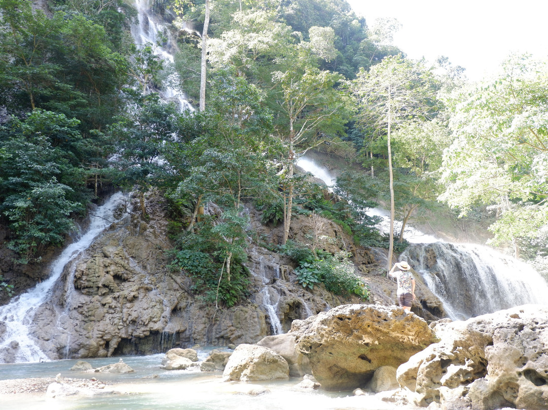 Lapopu Waterfalls景点图片