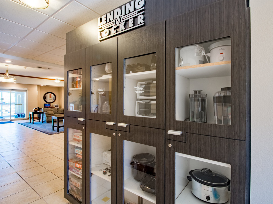 朗维尤烛木套房酒店主图