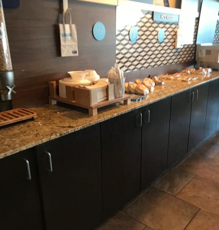 Holiday Inn Express & Suites Malone by IHG主图