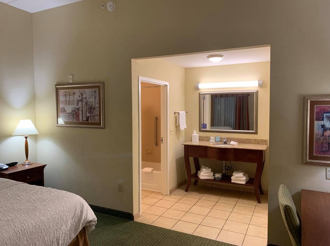 纳瓦拉希尔顿恒庭旅馆&套房酒店主图