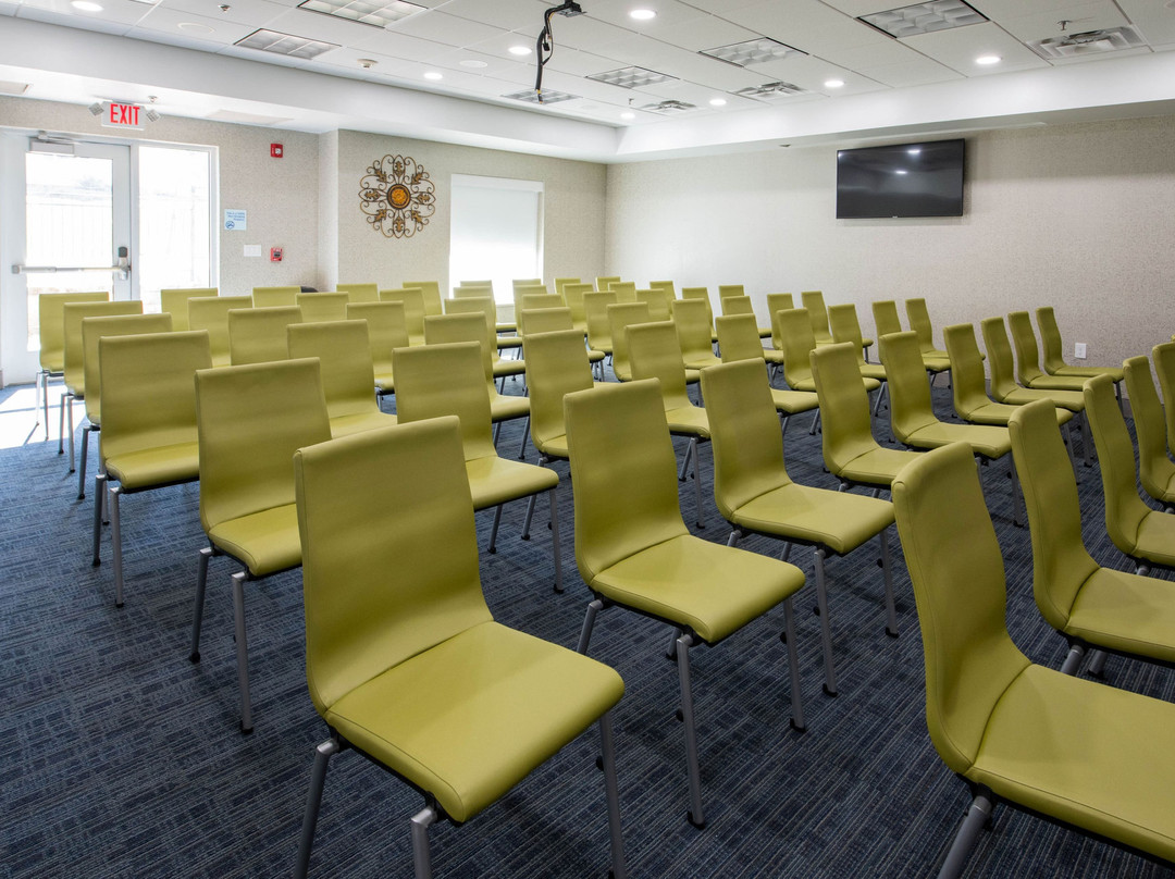 Holiday Inn Express & Suites Kansas City-grandview By IHG主图