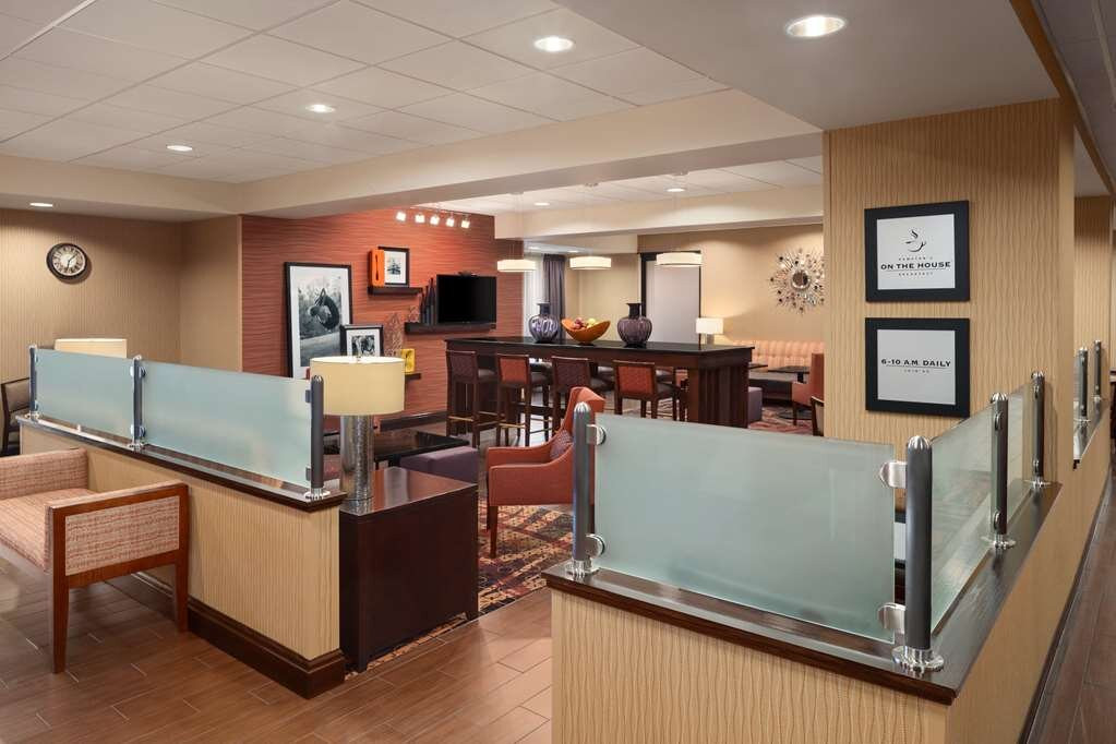 Hampton Inn Belle Vernon主图