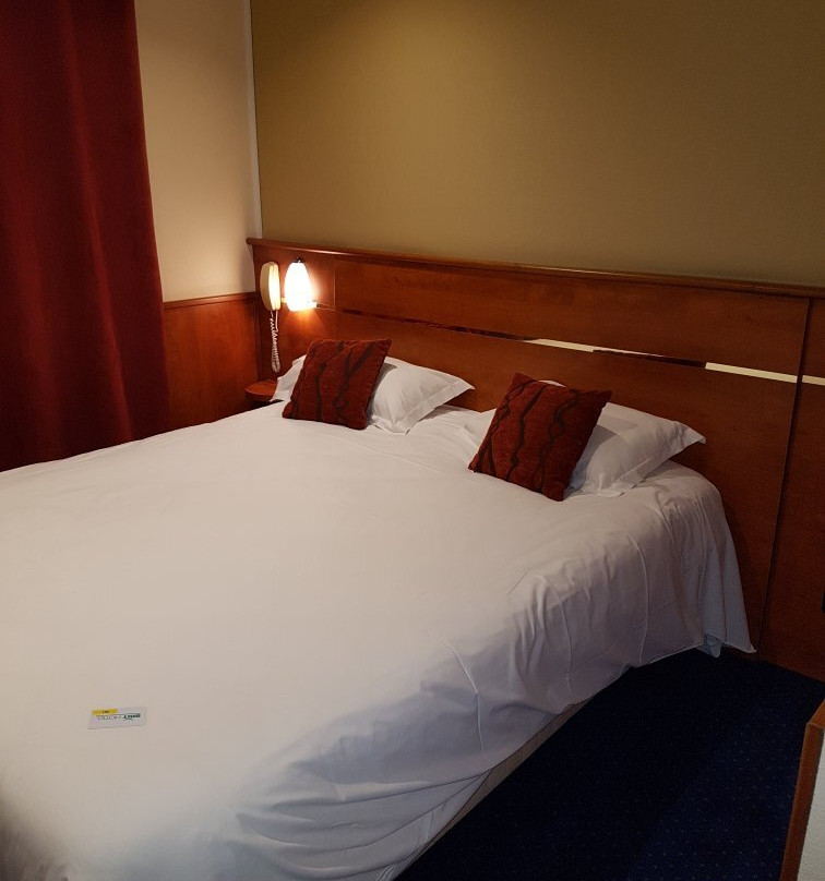 阿曼丁布里特酒店主图