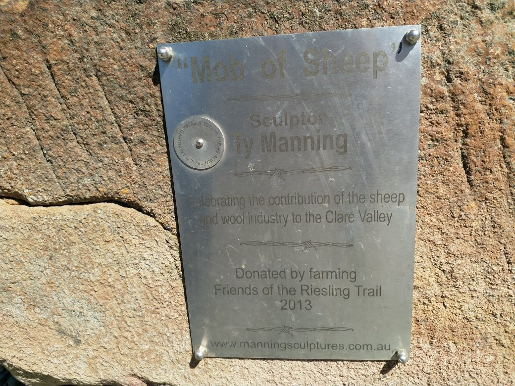 Mob Of Sheep Art Installation-克莱尔必去景点