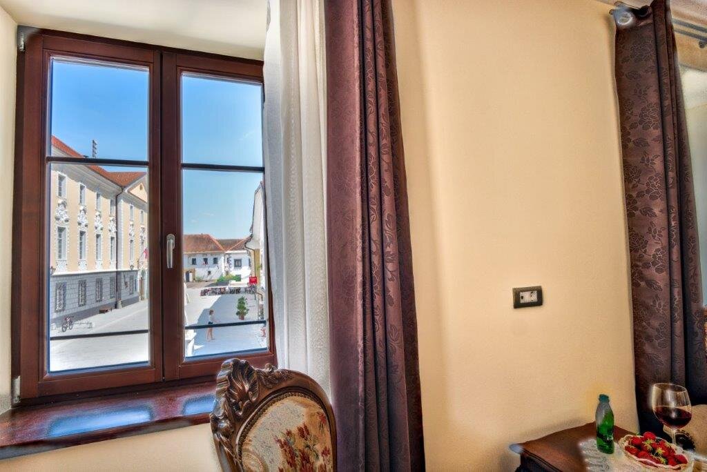 Hiša Linhart, Hotel & Restaurant-官方