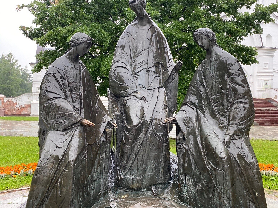 Sculpture Trinity景点图片
