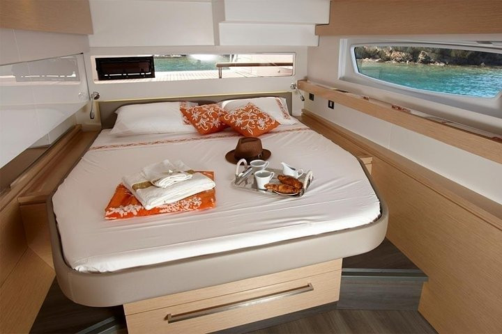 Board a Boat-拿骚必去景点