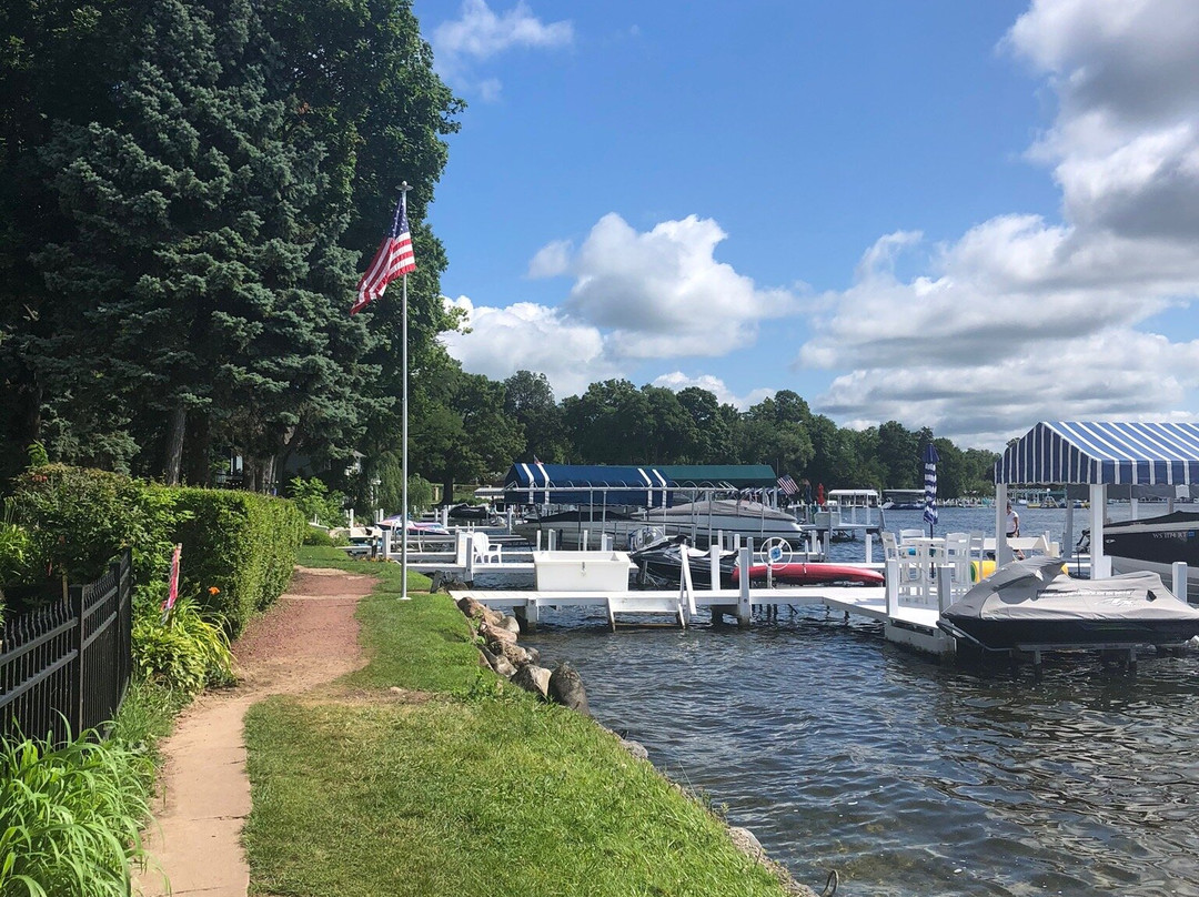 Geneva Lake Shore Path-日内瓦湖必去景点