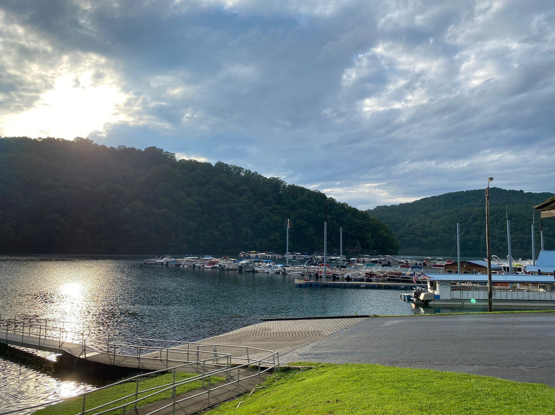 Sutton Lake Marina景点图片