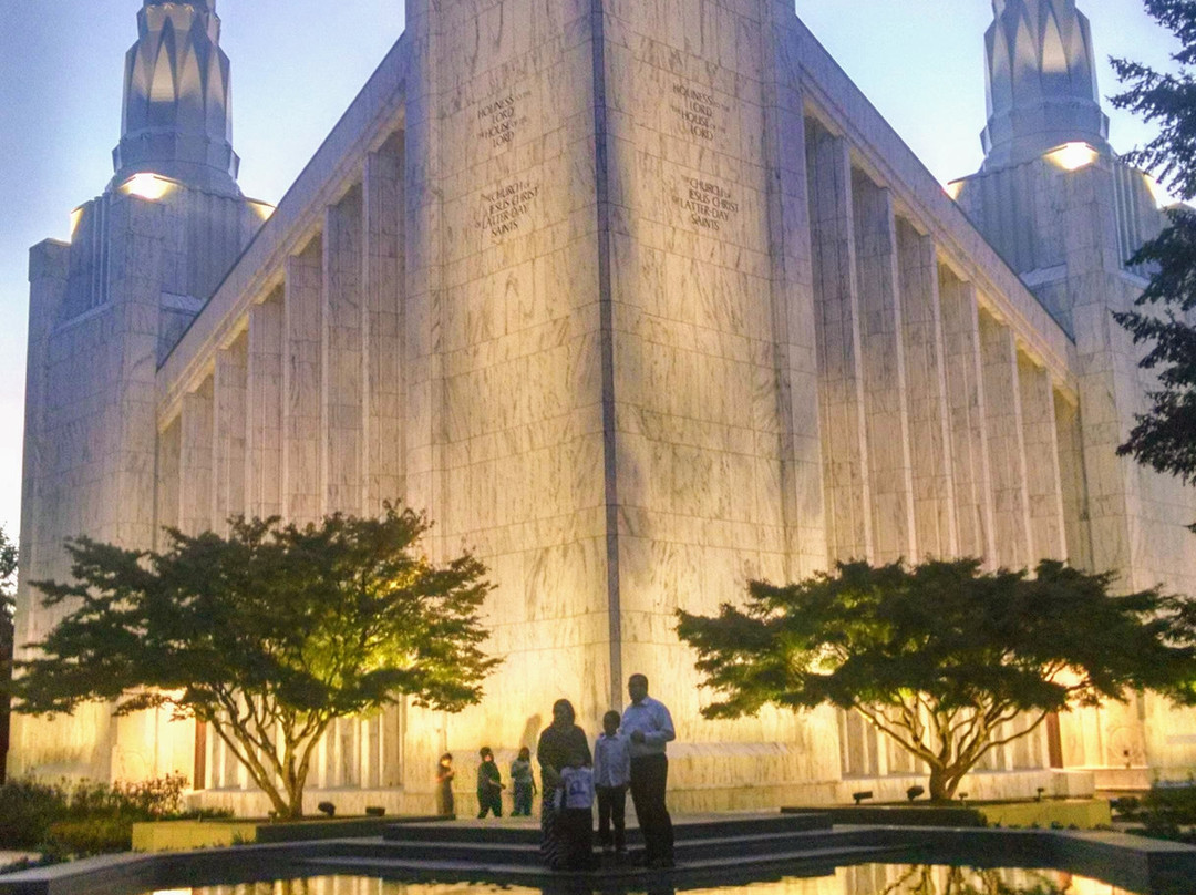 Portland Temple Visitors' Center-莱克奥斯韦戈必去景点