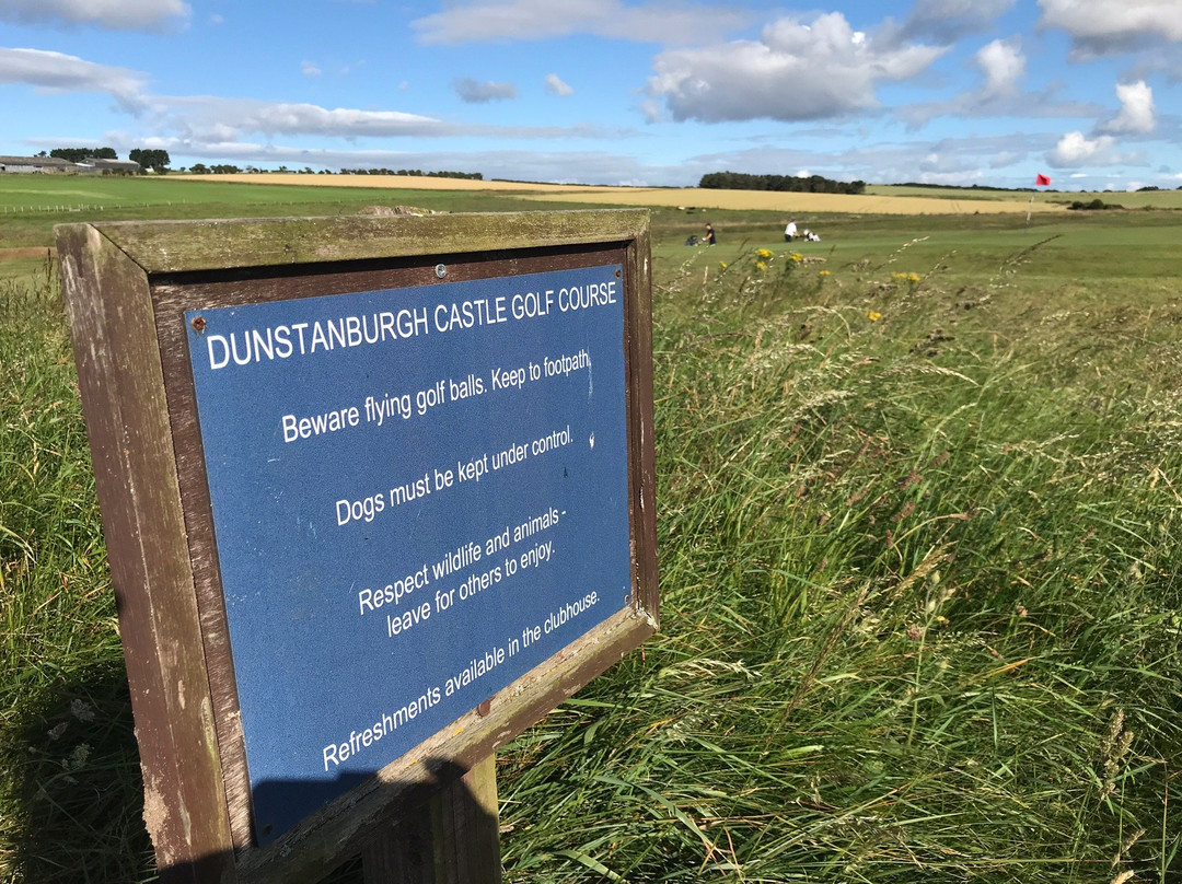 Dunstanburgh Castle Golf Course景点图片