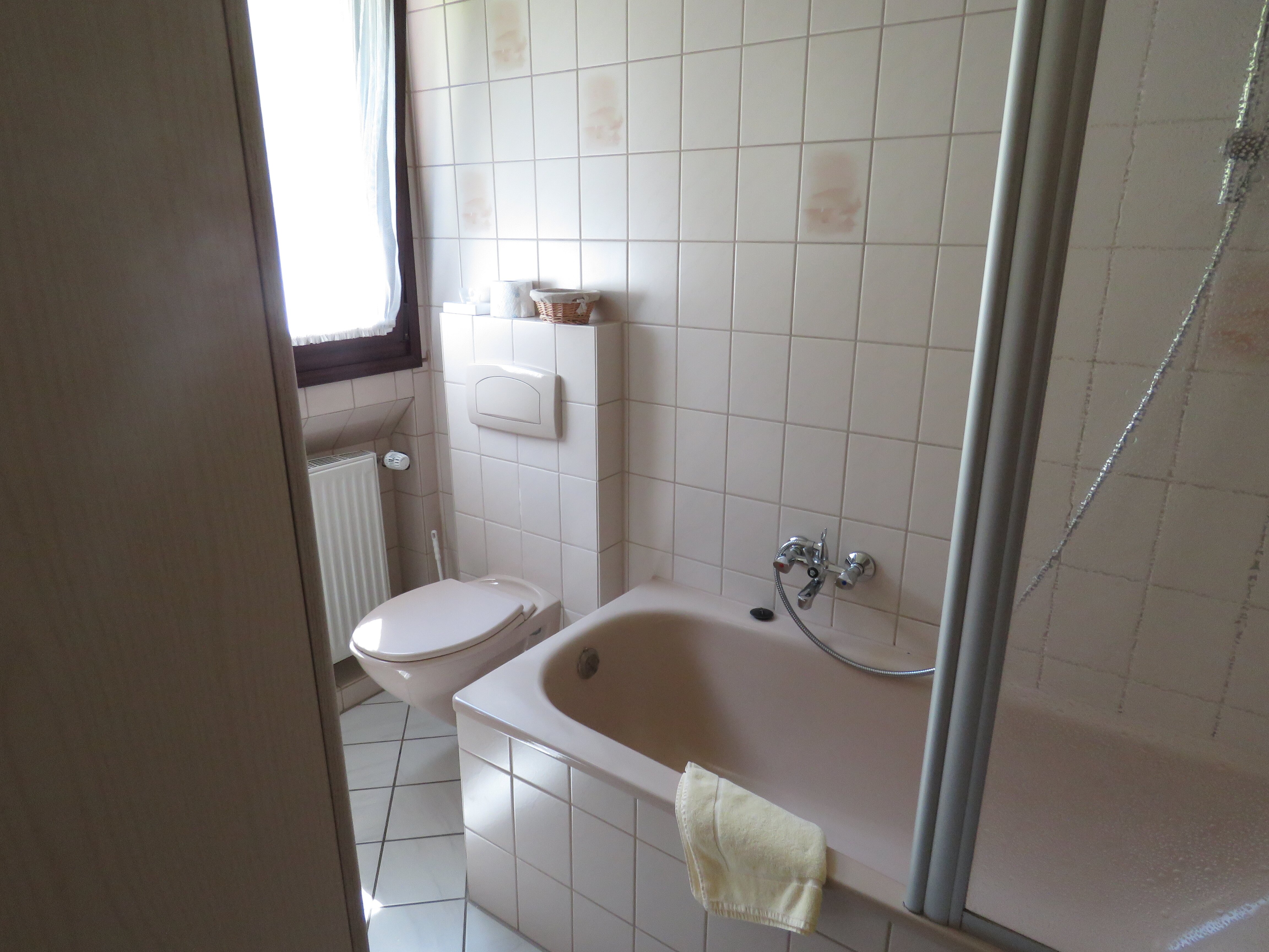 Weinhotel und Gaestehaus Gutsschaenke Sennerhof-浴室