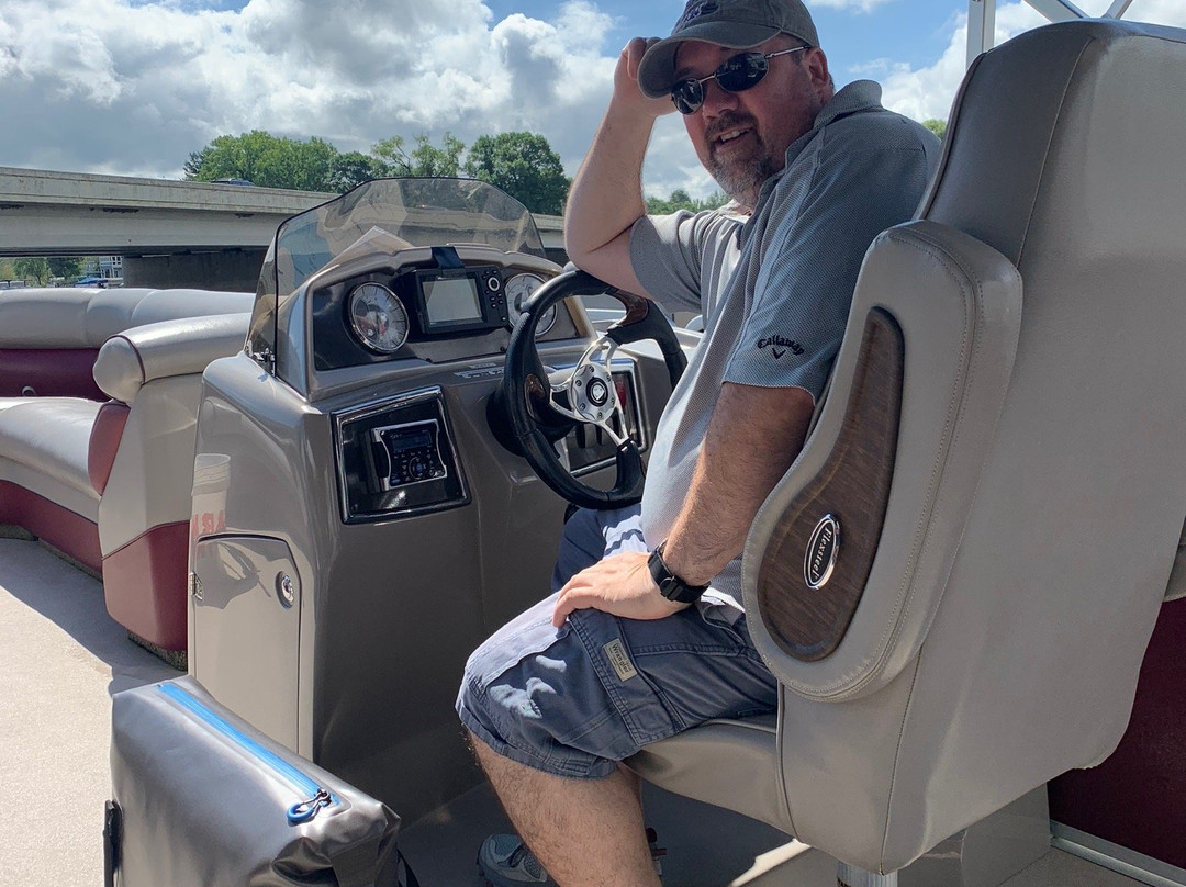 Floating Toy Boat Rental-Edgerton必去景点