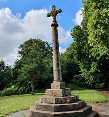 World War Two Memorial Cross .-Kirkby必去景点