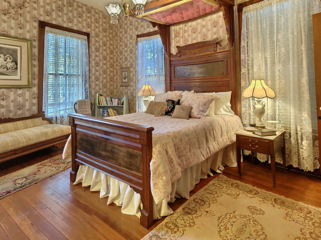 Ross Carroll Bennett House Bed & Breakfast主图