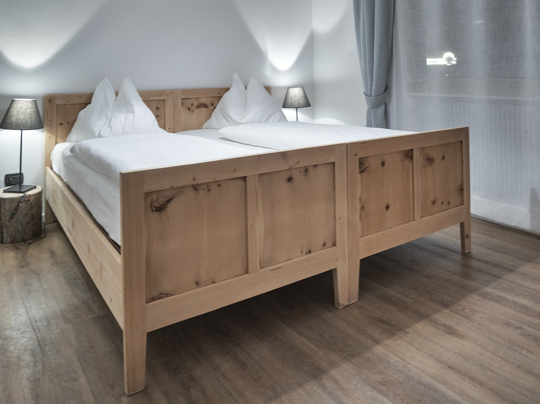 阿德勒酒店主图