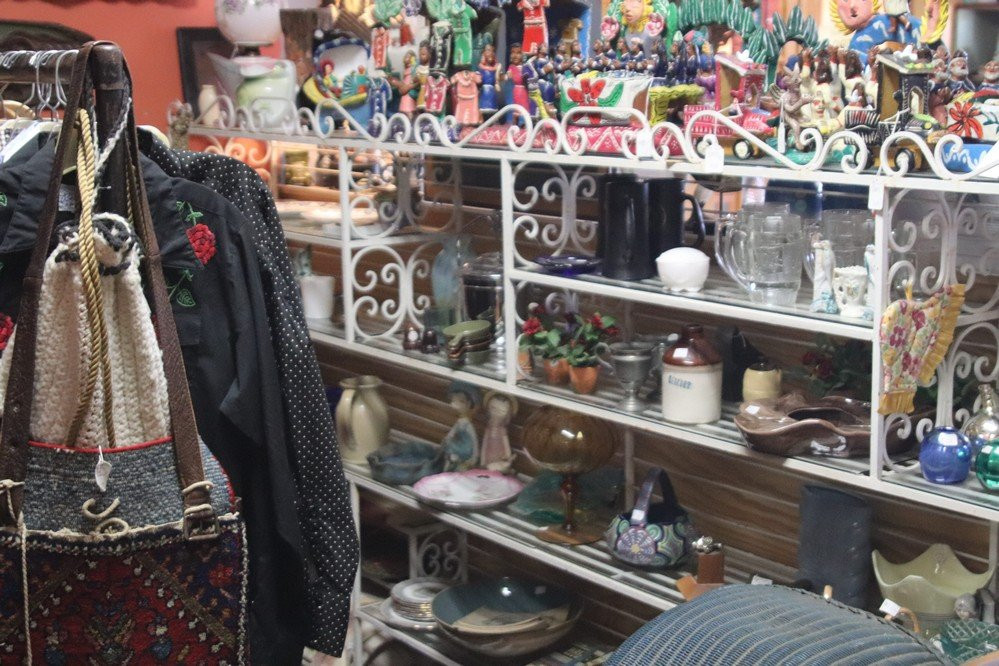 Pioneer Crossing Antiques景点图片