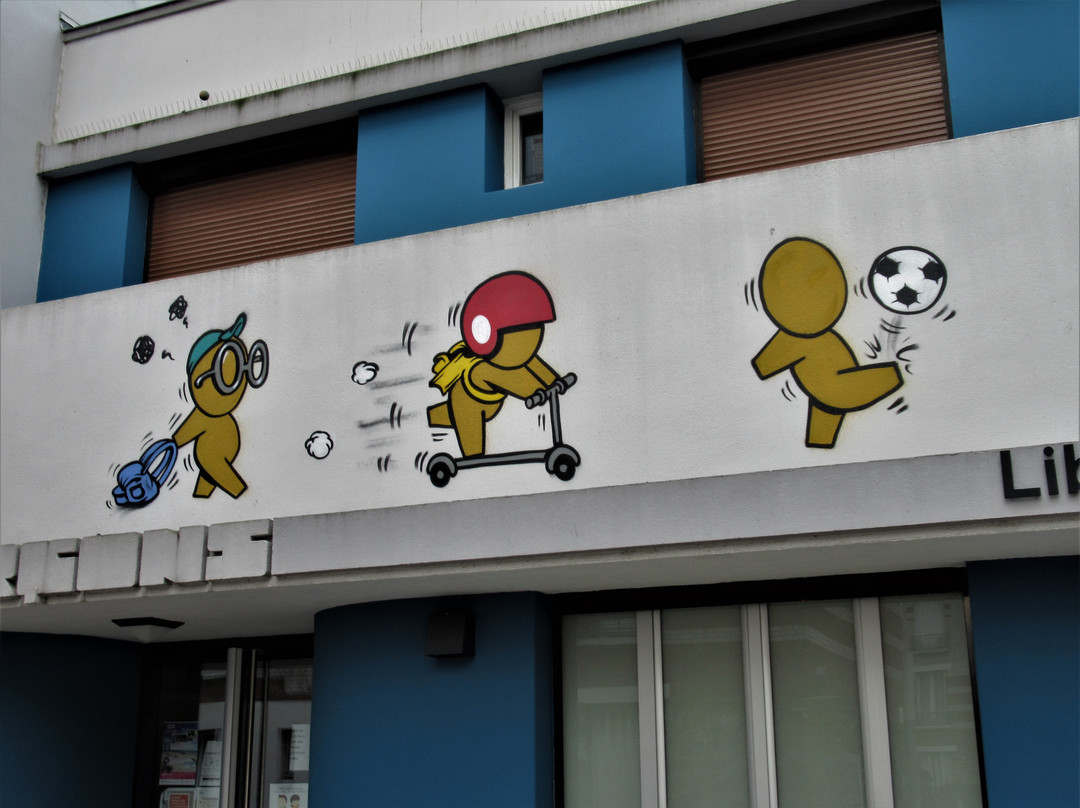 Fresque "Ivres livres"-阿尔福维尔必去景点