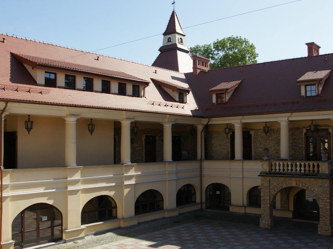 Castle Complex Tarnowice Stare景点图片