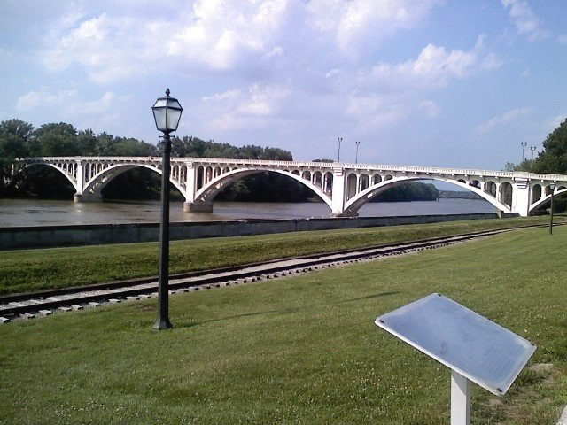 Lincoln Memorial Bridge景点图片