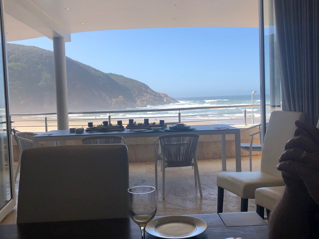 Waves of Grace Seafront Villa主图