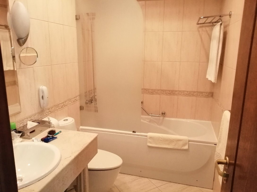 Grand Hotel London主图