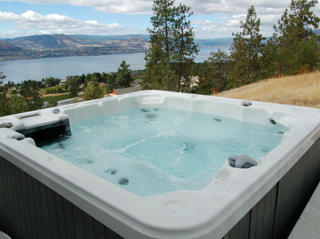 Singing Marmot Guest Suites主图