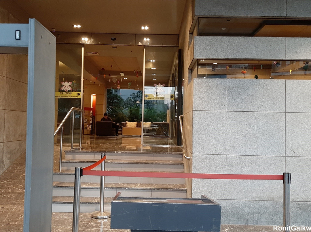 Royal Orchid Central主图