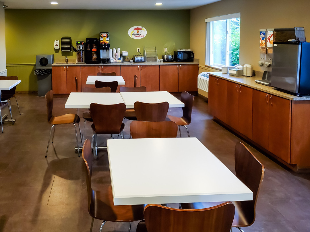 Super 8 by Wyndham Grayling主图