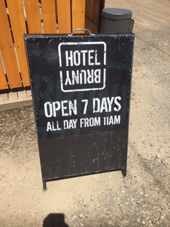 布鲁尼岛酒店主图