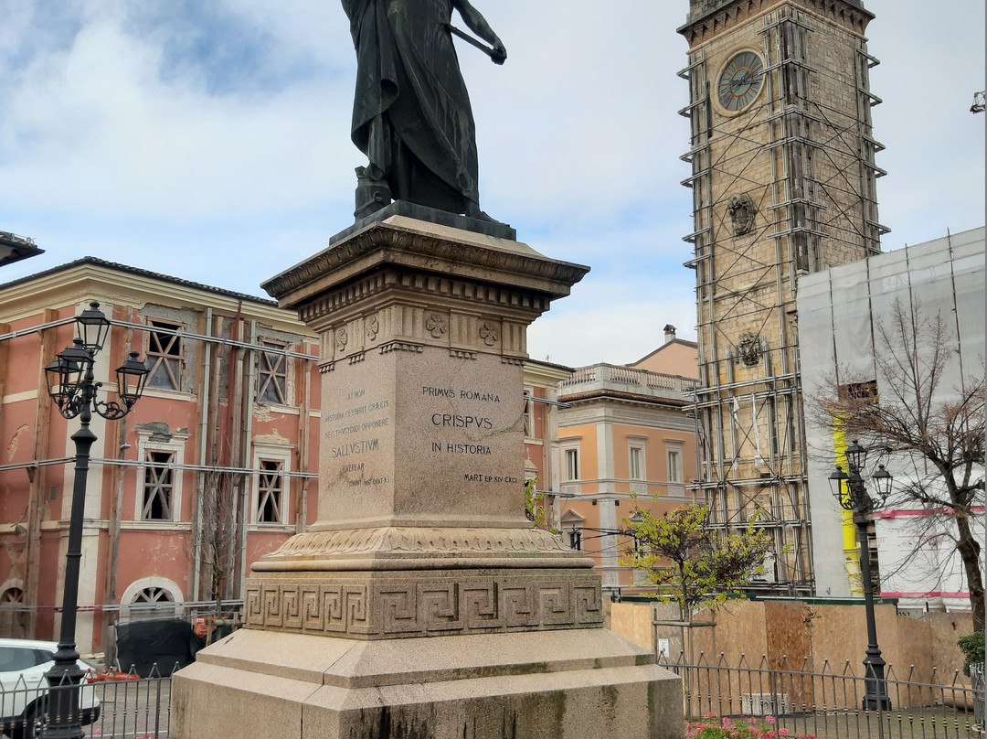 Statua di Sallustio-拉奎拉必去景点