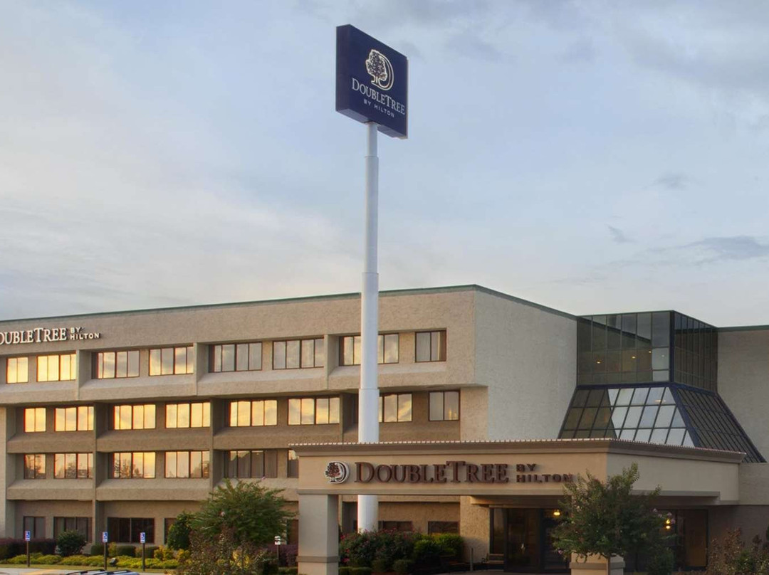 费耶特维尔希尔顿逸林酒店主图