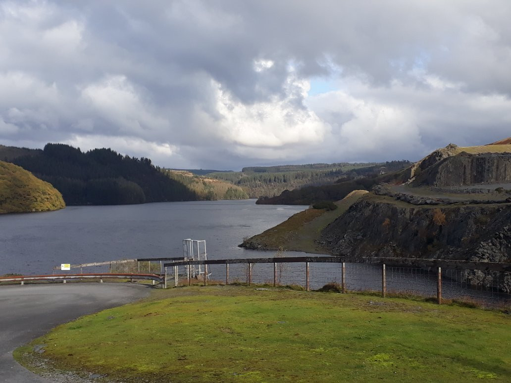 Llyn Brianne Dam and Reservoir景点图片