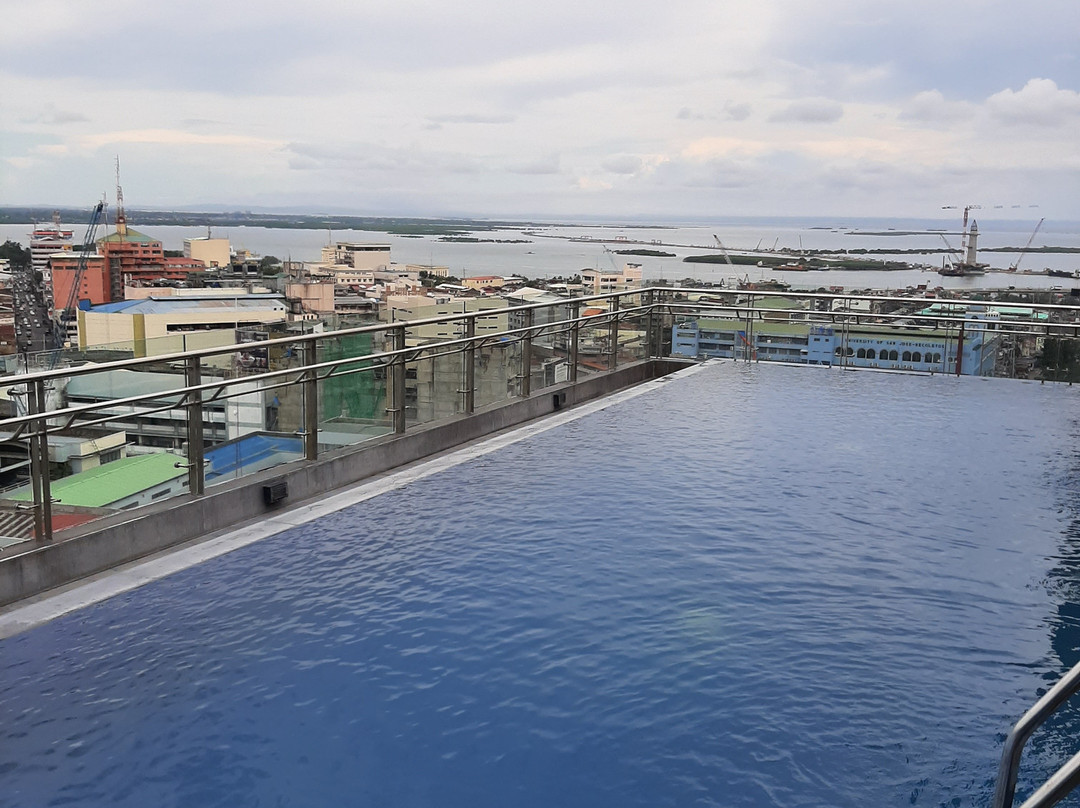 One Central Hotel & Suites主图