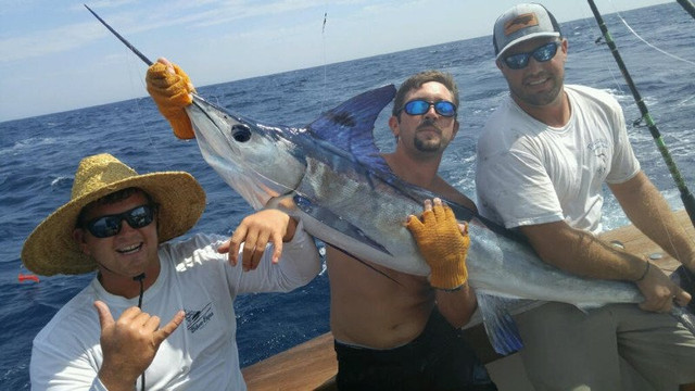 Hooked Up Charters-乔治敦必去景点