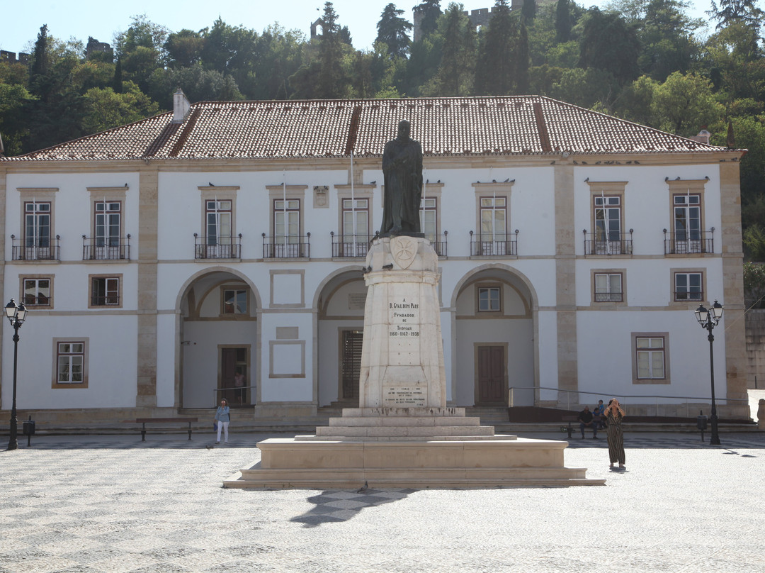 Estatua de D. Gualdim Pais-Tomar必去景点