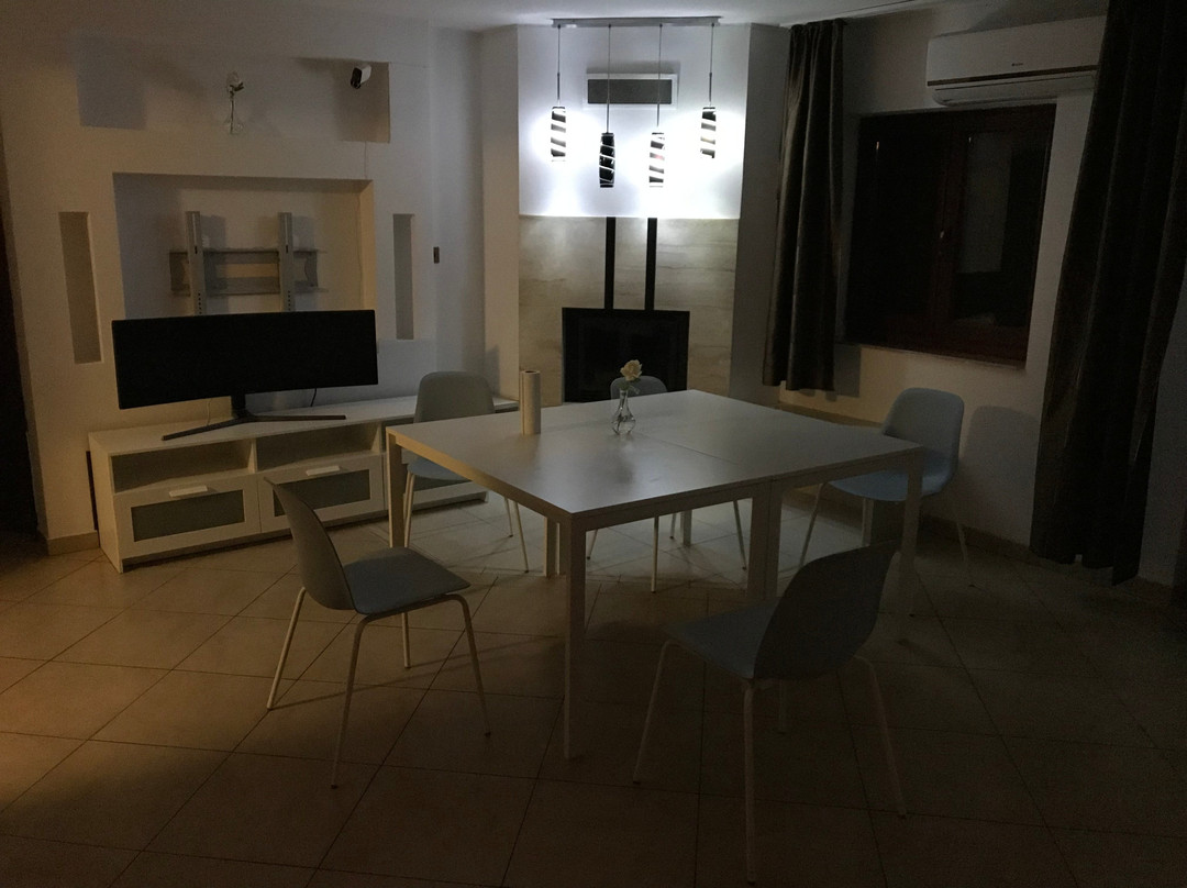 Avethna Warsaw Airport Hostel主图