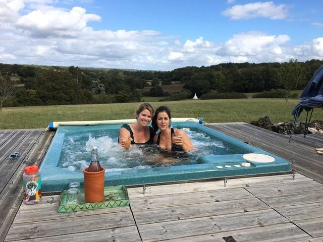 Under The Lime Tree主图