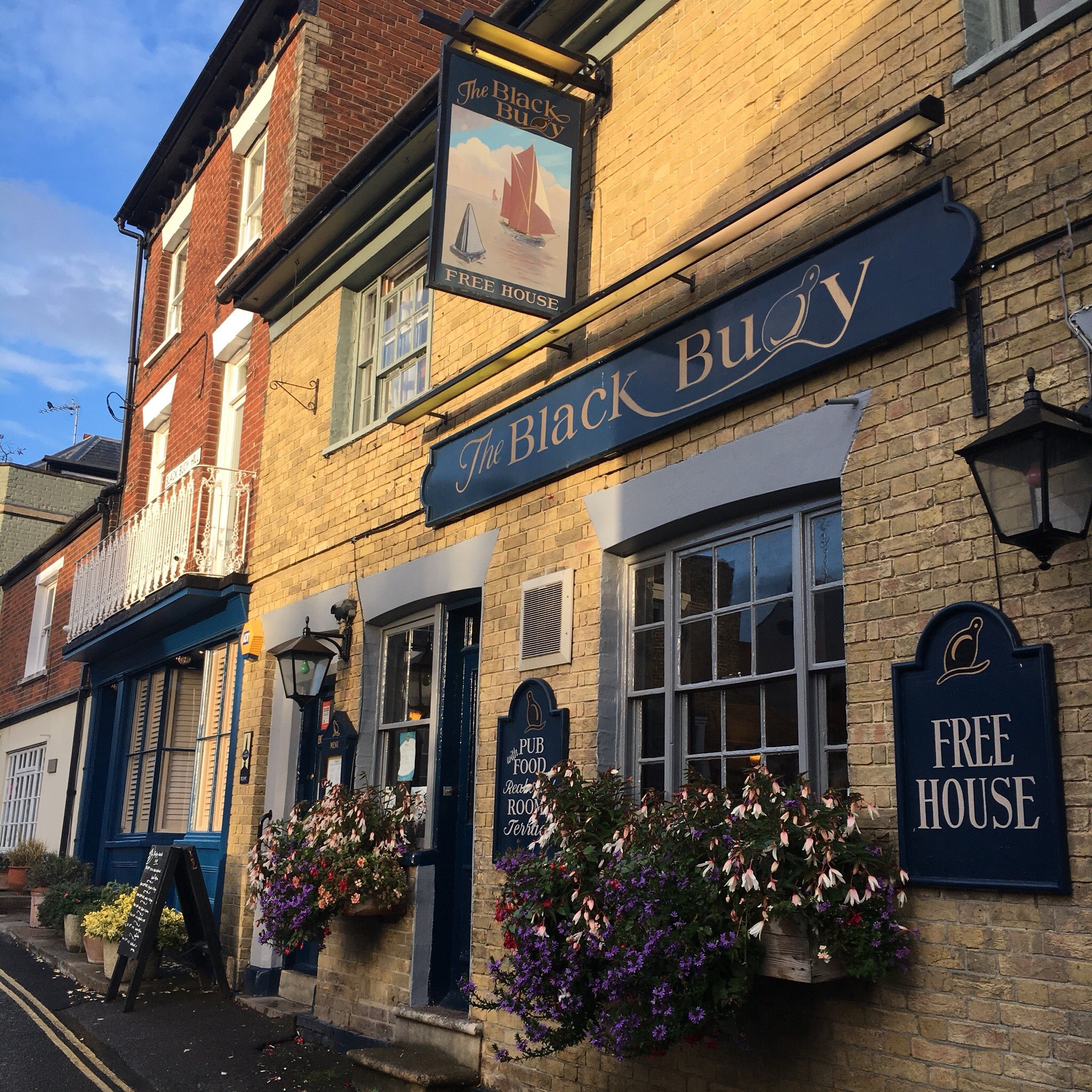 Black Buoy Free House-官方