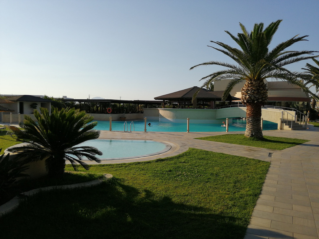 Sandy Beach Hotel & Family Suites主图