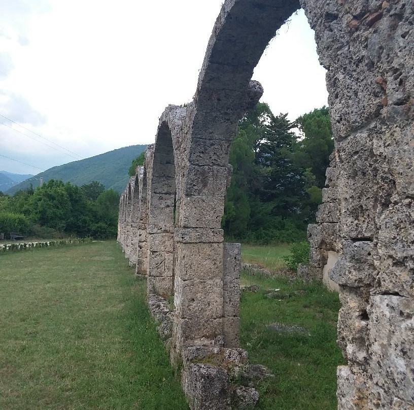 Basilica di San Vincenzo Maggiore-Castel San Vincenzo必去景点