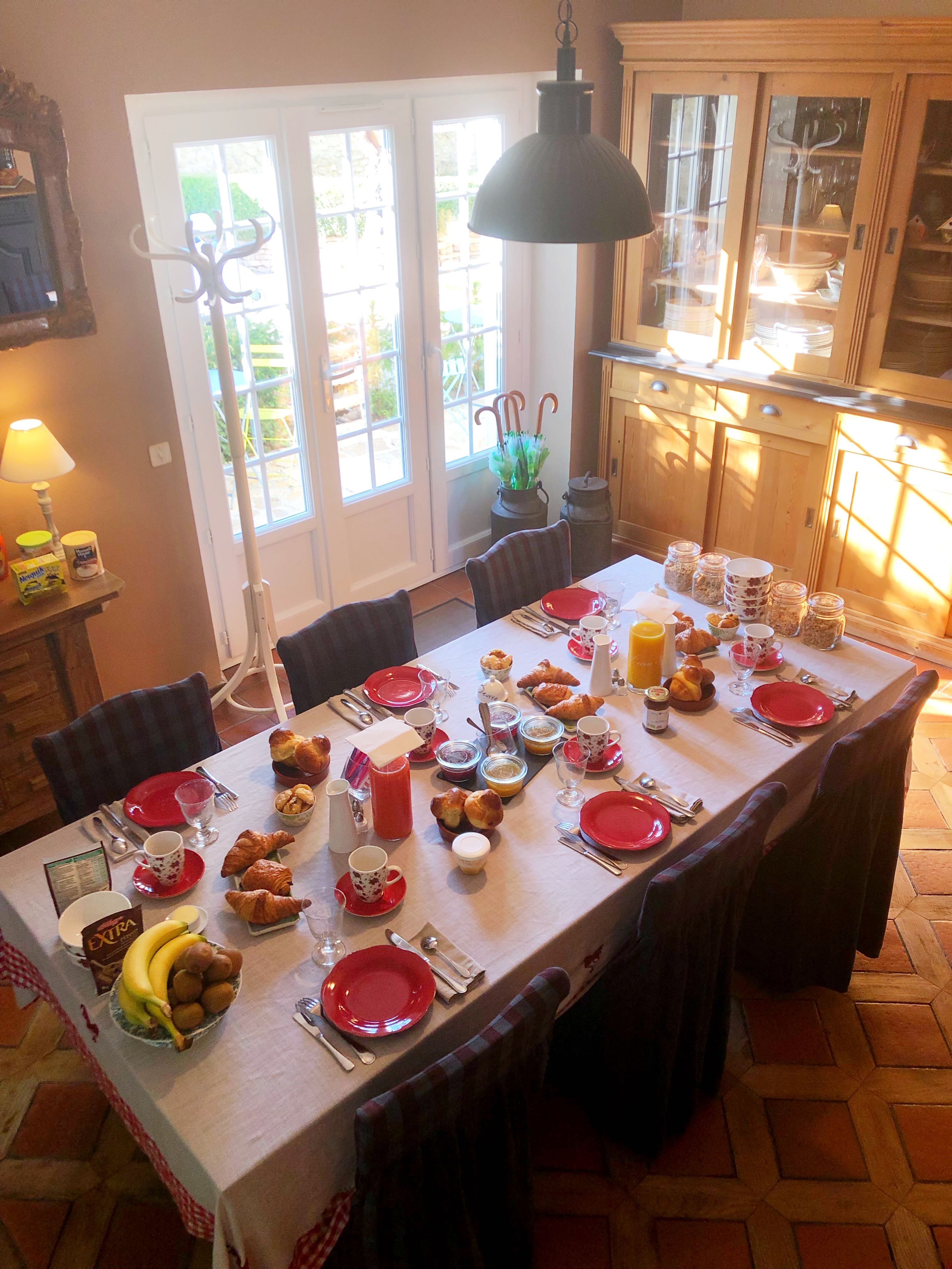 Chambre et table d'hôte La Maison de Manolie-餐饮