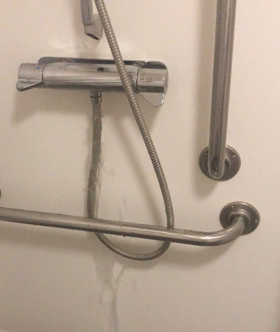 Travelodge Newcastle-under-Lyme Central-浴室