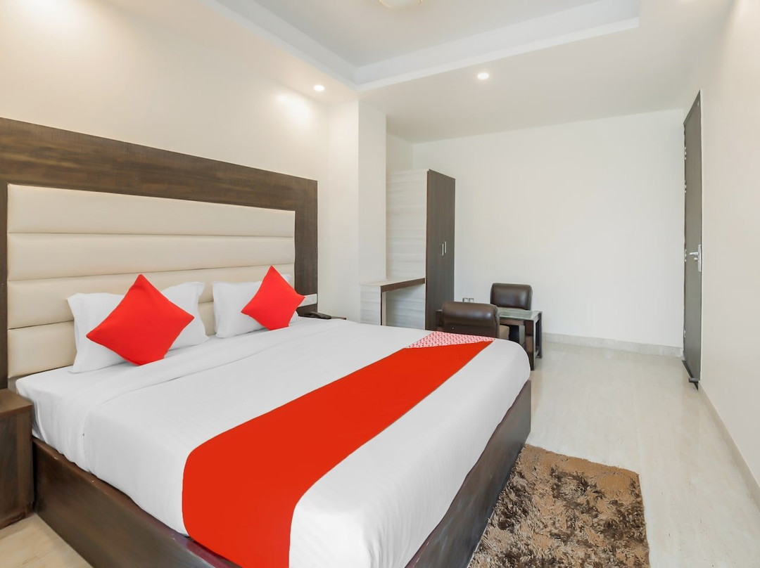 OYO 17020 Hotel Raj Palace