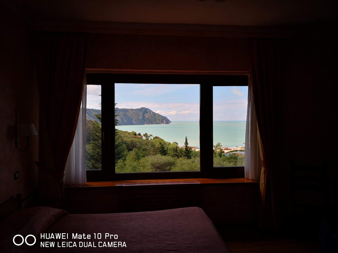 尹特那锡那里酒店主图