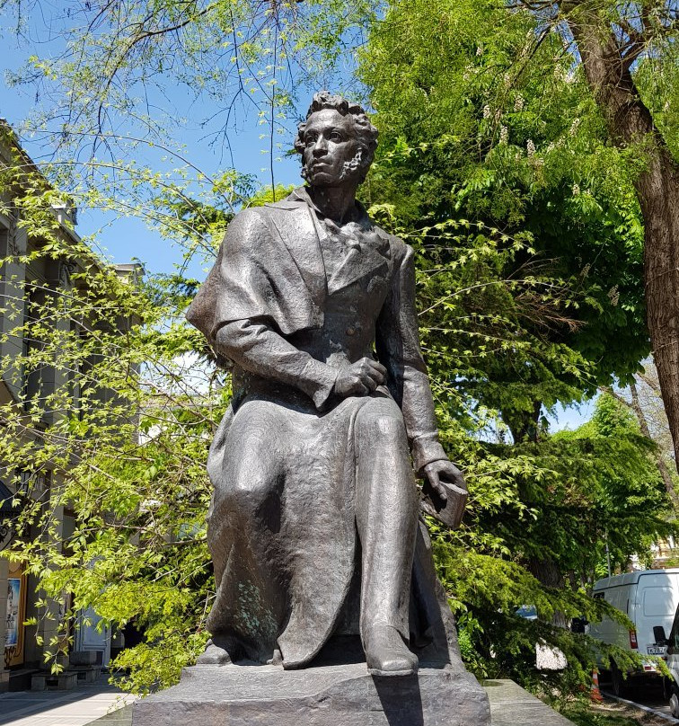 Pushkin Statue-辛非洛普必去景点