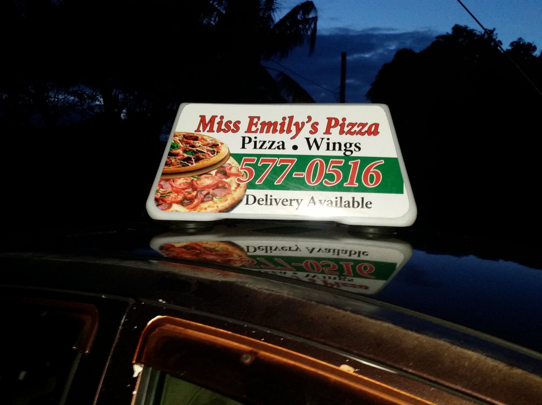 Miss Emily's Blue Bee Bar-Green Turtle Cay必去景点