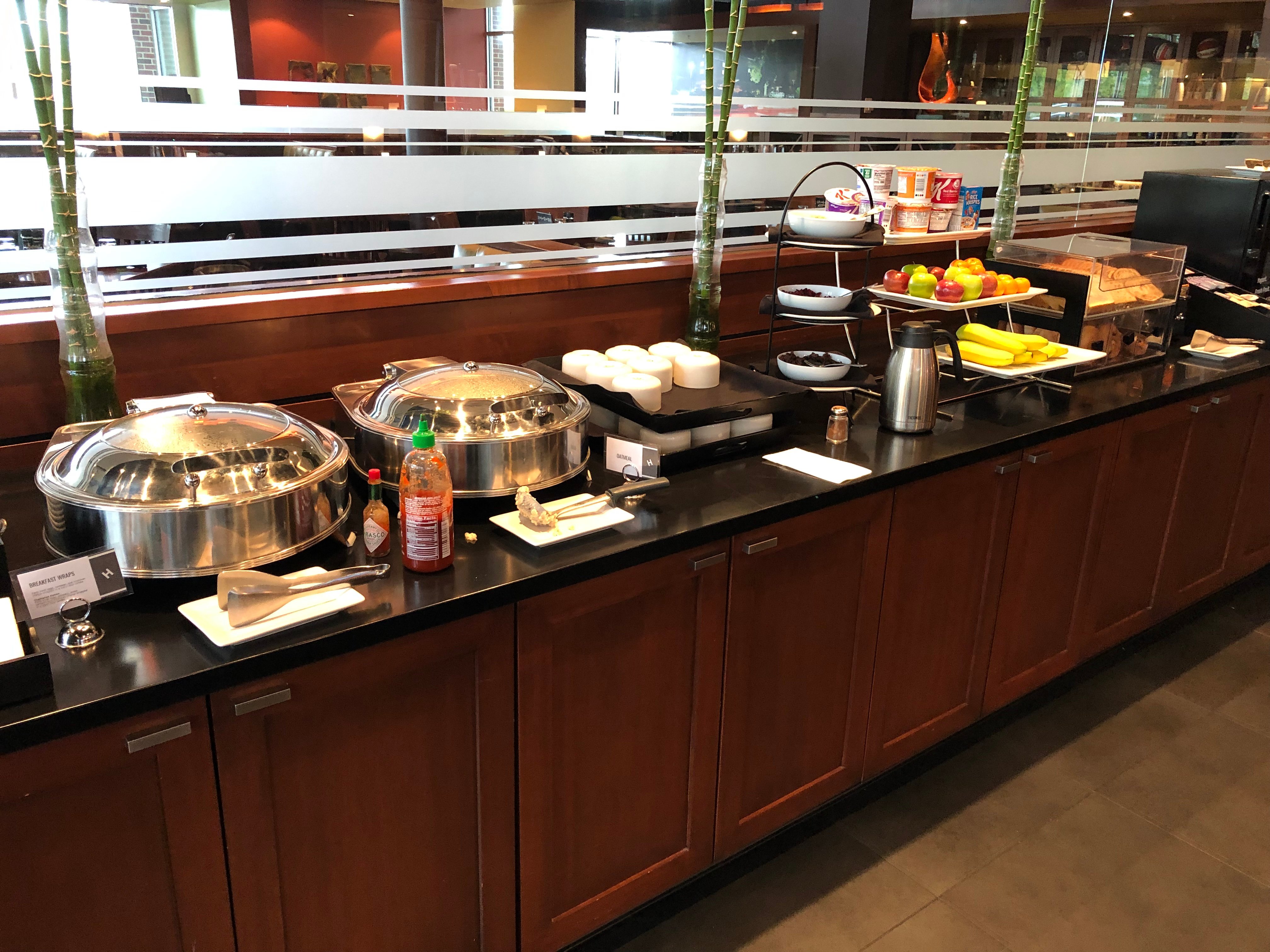 I Hotel and Illinois Conference Center-餐饮