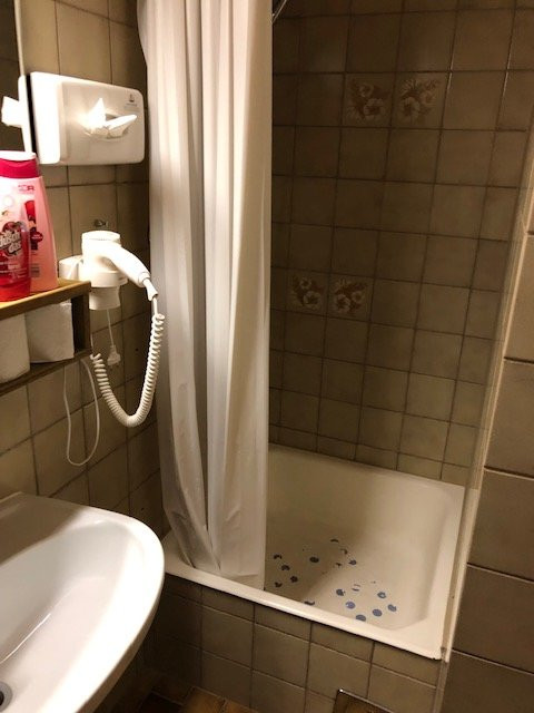 巨龙酒店主图